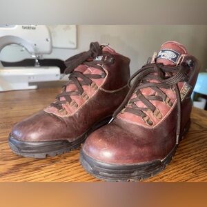 Vasque Gore-Tex Skywalk 7536 Woman’s  Hiking Boots Size 9.5M